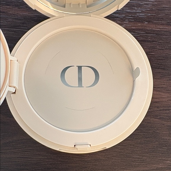 Dior Forever Cushion Powder - Picture 2 of 5